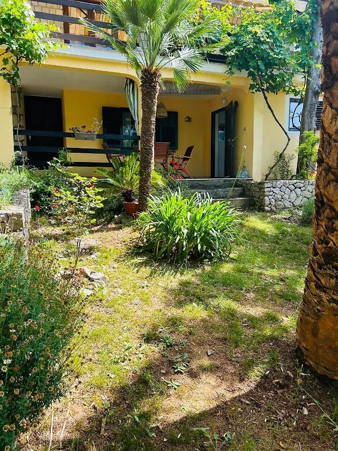 Apartment Monte Rosa مالي لوشينغْ