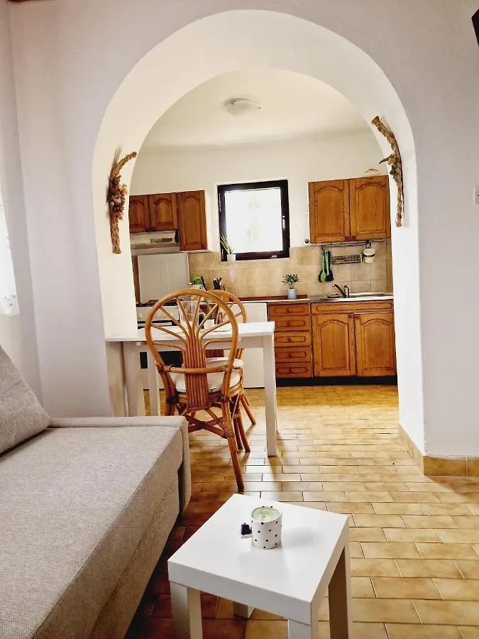 Apartment Monte Rosa مالي لوشينغْ